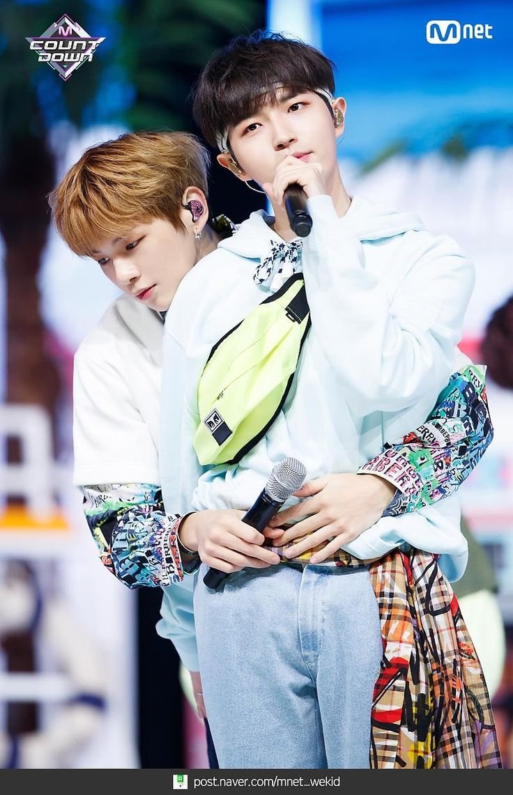 merrymashu's tweet photo. 녤환 and 맽탤... the same-age ship will always hit the hardest :,) platonic, romantic, call it whatever u want, but one thing for sure they’re eo’s twin flames. soulmates. two people growing through the same seasons of life and somehow always finding comfort in each other... ಥ﹏ಥ https://t.co/6WGrEYUmfw