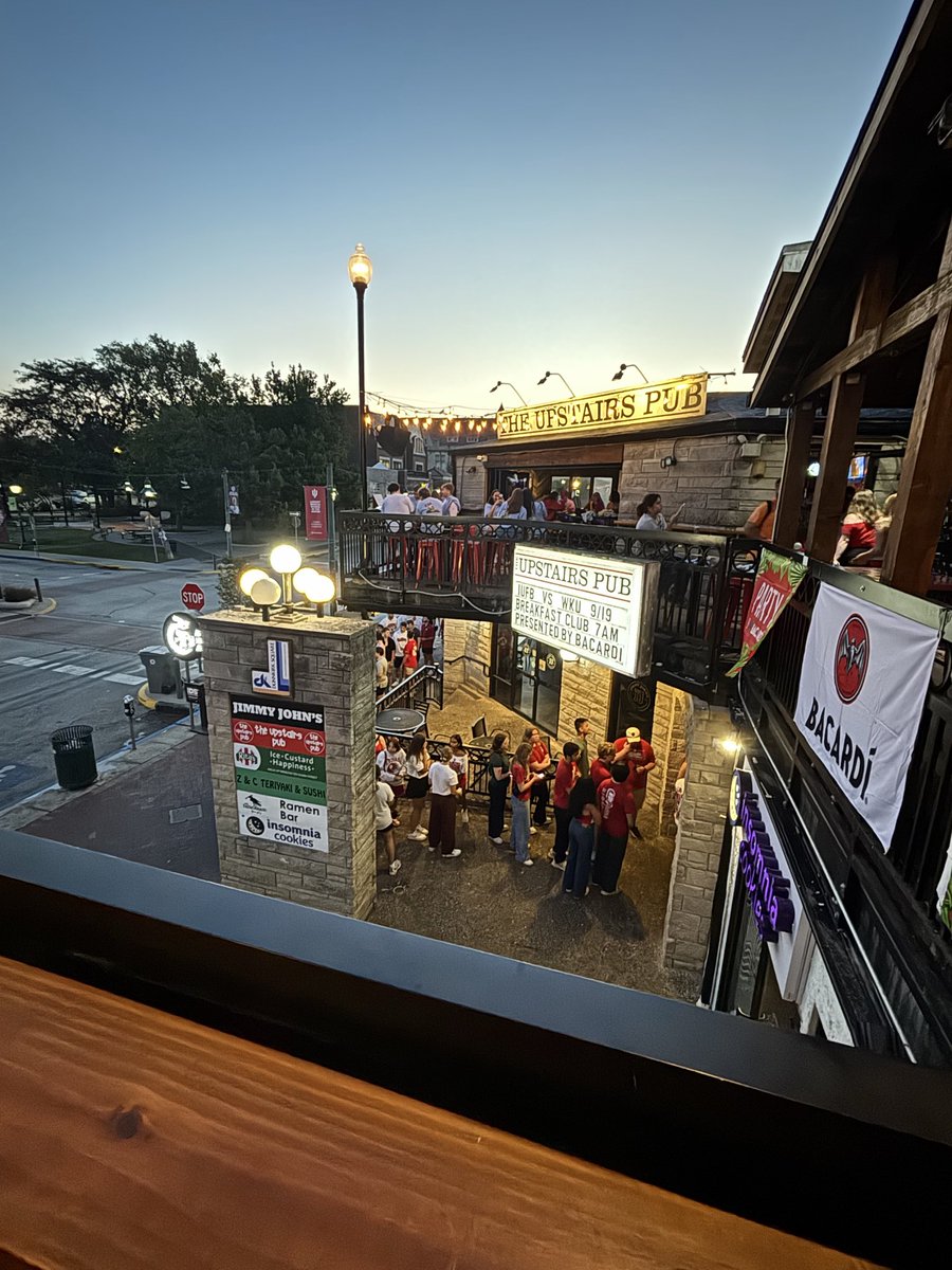 UpstairsPub_IU's tweet photo. Happy Breakfast Club - from The People's Bar and our friends at @BACARDI https://t.co/vJll3w6Uas