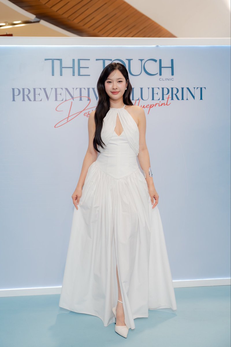Thetouchgroup's tweet photo. เสนอคำว่า.. “สวยกินคน”

MILK THE TOUCH BLUEPRINT
#TheTouchBluePrintxMilkPansa
#milkpansa #มิ้ลค์พรรษา #thetouchclinic https://t.co/h5Da9QasY1