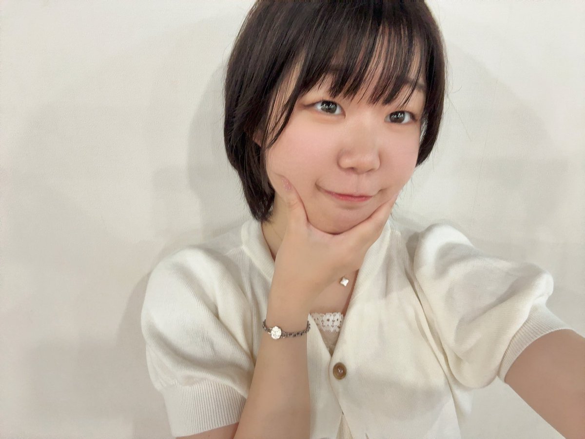 hana_hana0420's tweet photo. 9月も折り返しだと！？🐿🍠

ほんの少しずつ秋の香りや彩りを感じる日々🍂
何かに追われていると暗くなりがちなお洋服も秋の色を取り入れたいなあ。

読書の秋、食欲の秋、可能性の秋📚
今感じるものを大切にして怖がらず前へ進みたい！！！

もがきながら進むみなさんへも！！がんばれええええ！⚐⚑ https://t.co/00rIwTeKDI