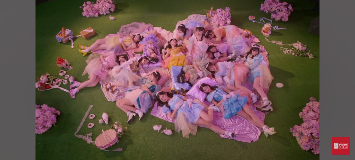 THEMIRACLE48's tweet photo. @lazzuuu_ @AU_LiaJKT48 di bagian part ini soalnyaa paraa member nyaa keliatan jadii putri tidur, dan di part inii lucuu dan gemesin bangett mereka tuhh buat bentuk love, sesuai dengan tema team nyaa🤍🤍

happy 1M views team love
semangatt untuk selalu bersinar teruss!!💞
#12SecondsJKT48 https://t.co/22FR2xvVkc