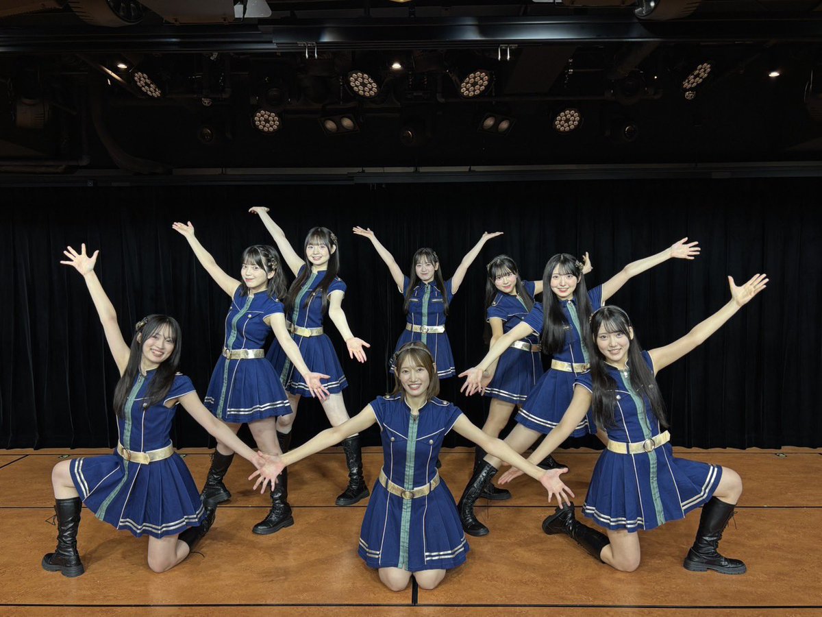kurooosu_48_16's tweet photo. 手をつなぎながら公演
お昼も夜もありがとうございました！

一部の予定だったのですが、
全曲出演させていただいてとても懐かしい気持ちになりました✨
温かく迎えてくださりありがとうございました😭!!

きこちゃんのキラキラな笑顔と一生懸命さを胸にパフォーマンスしました🌻 https://t.co/gvdT6gR1Bj