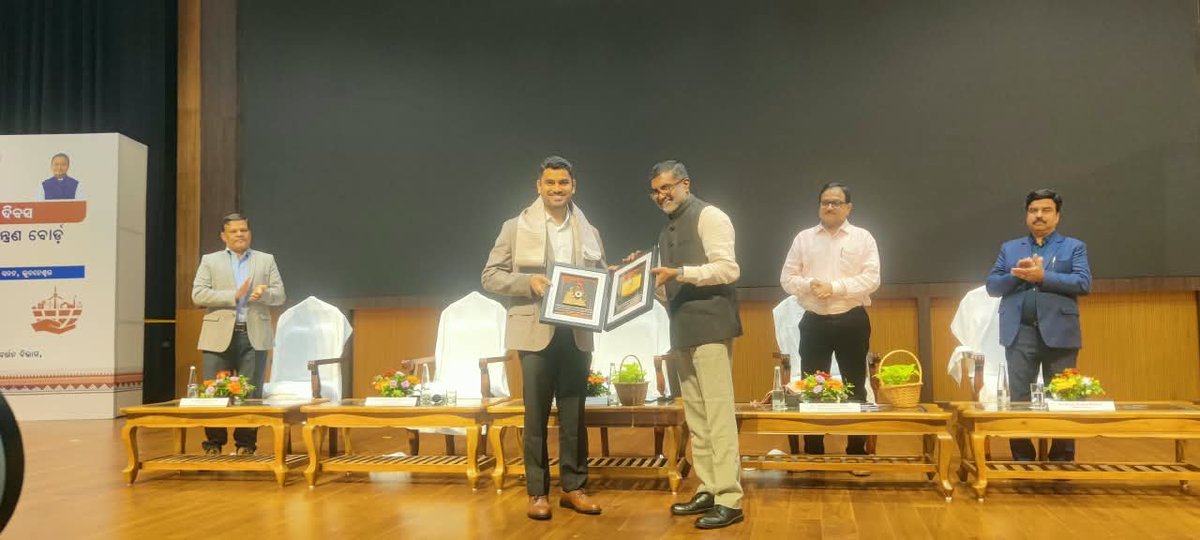 dm_jharsuguda's tweet photo. On the eve of 43rd Foundation Day of the State Pollution Control Board, Odisha, Sri Kunal Motiram Chavan, District Collector, Jharsuguda, delivered a presentation on "Governance Issues of Fly Ash Disposal in Jharsuguda District – Issues, Enforcement Measures &amp; Way Forward." https://t.co/9ziu1QBHXl