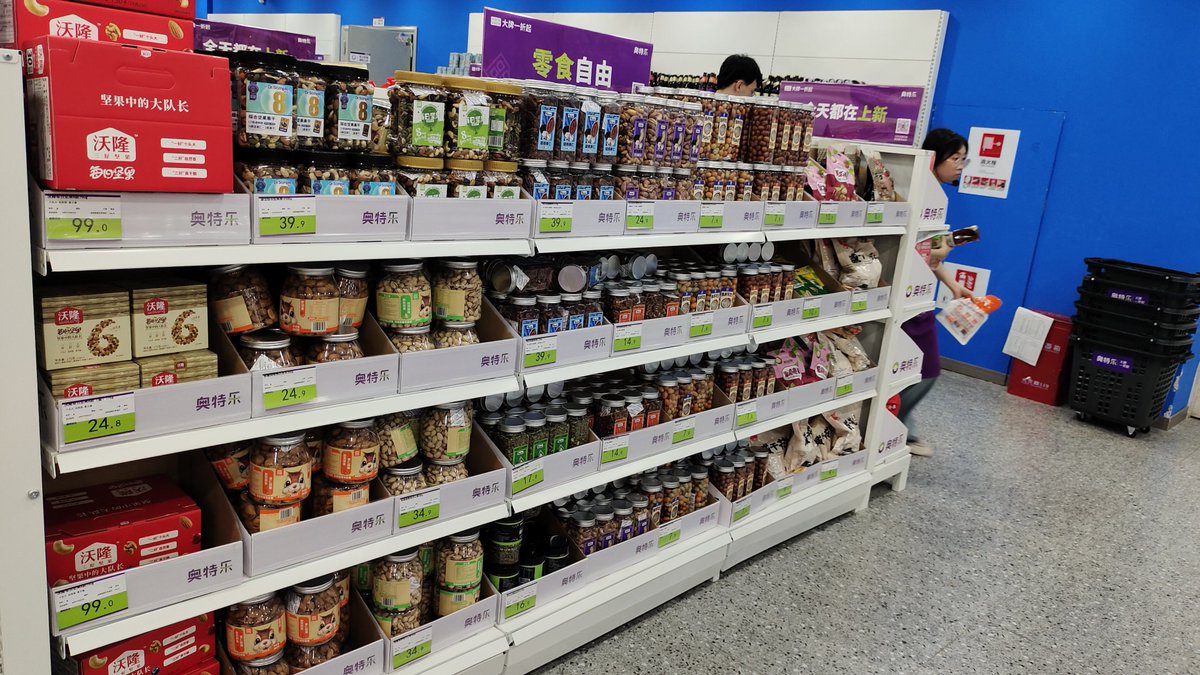 citra612743's tweet photo. Just grabbed a bag of buttery popcorn and crunchy chocolate bars from the snack shelf  Tag a friend you’d split this snack haul with! https://t.co/DfFkcKwkGM