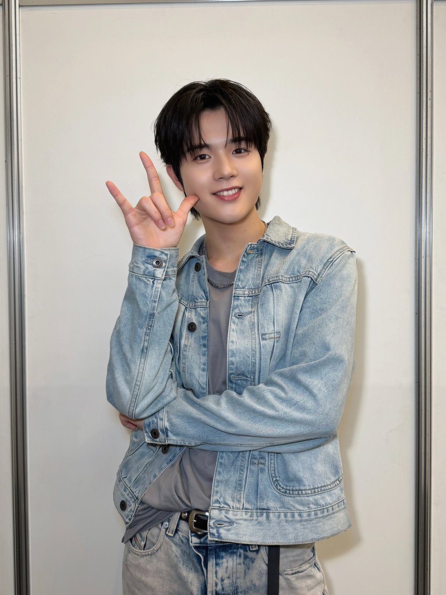 KO1KEYZofficial's tweet photo. [📸] 260919

『マイナビ TGC 2026 A/W』
ありがとうございました🤟

⚾️ #ISSA
Detail ➡︎https://t.co/jZ889oo91K

MVをみる
🔗https://t.co/81V0MM2rmK
Apple Musicで聴く
🔗https://t.co/PaI0ohkPIu
Spotifyで聴く
🔗https://t.co/WM78kv1xYE

@TGCnews
#マイナビTGC #TGC
#KO1KEYZ https://t.co/hwCDraZLoa