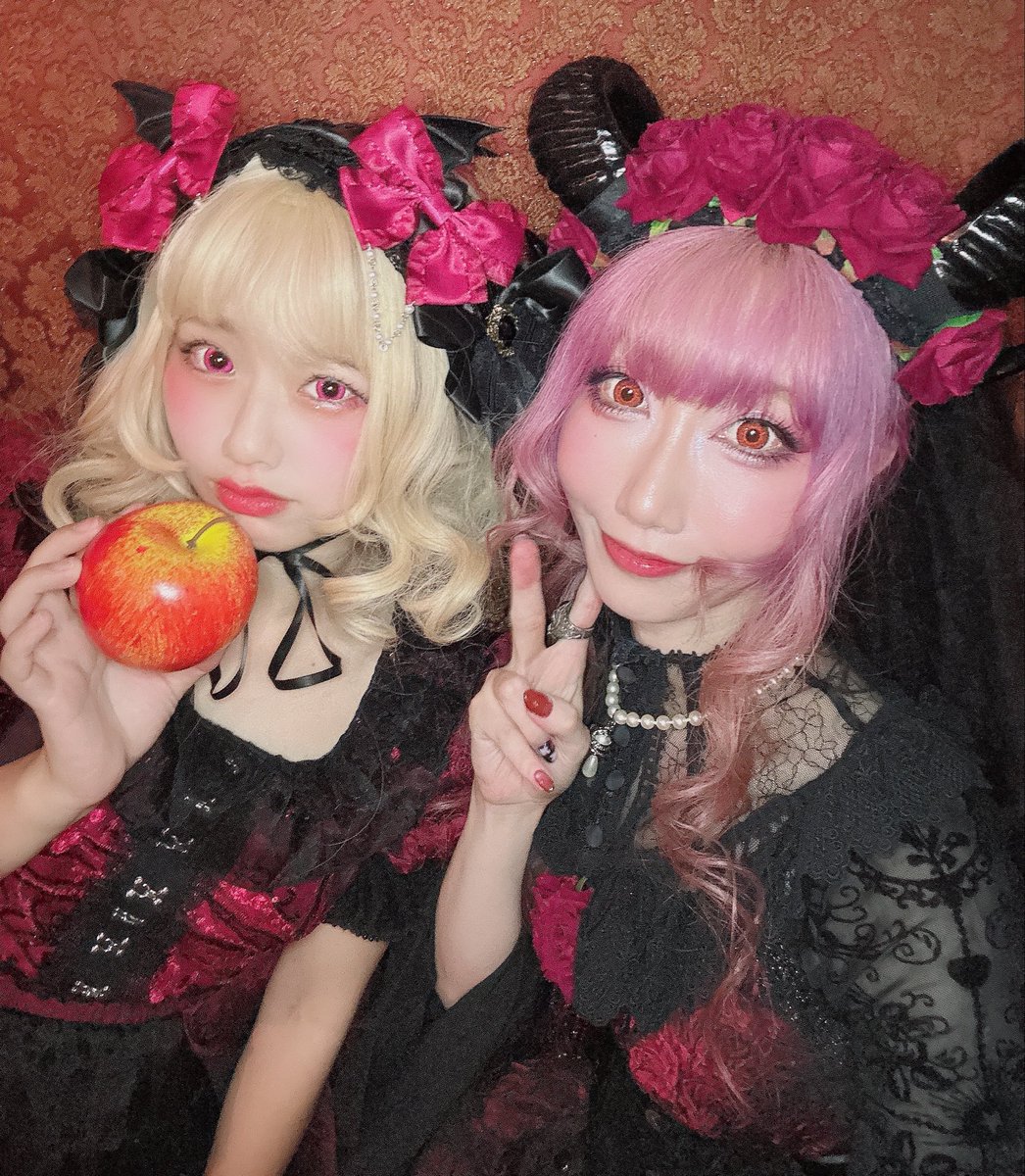 halalia_02's tweet photo. 9/19 #ヴァンパイアダークマーケット @グランシャトー京橋
　
2部のファッションショー参加させていただきました❣️
凄く緊張しましたが、とっっても素敵空間で沢山お買い物もできて最高の一日でした😘
明日は本業のライブ！！明日もたのしむぞー☺️ https://t.co/7tkt2RE0FQ