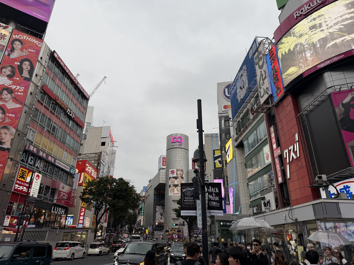 VRC_warabimoti's tweet photo. これが109だ、、、
入ってみたら女性しかいなくて、凄く
そりゃ、女性物のお店やもんな、
笑 https://t.co/TBW2VWDIpB