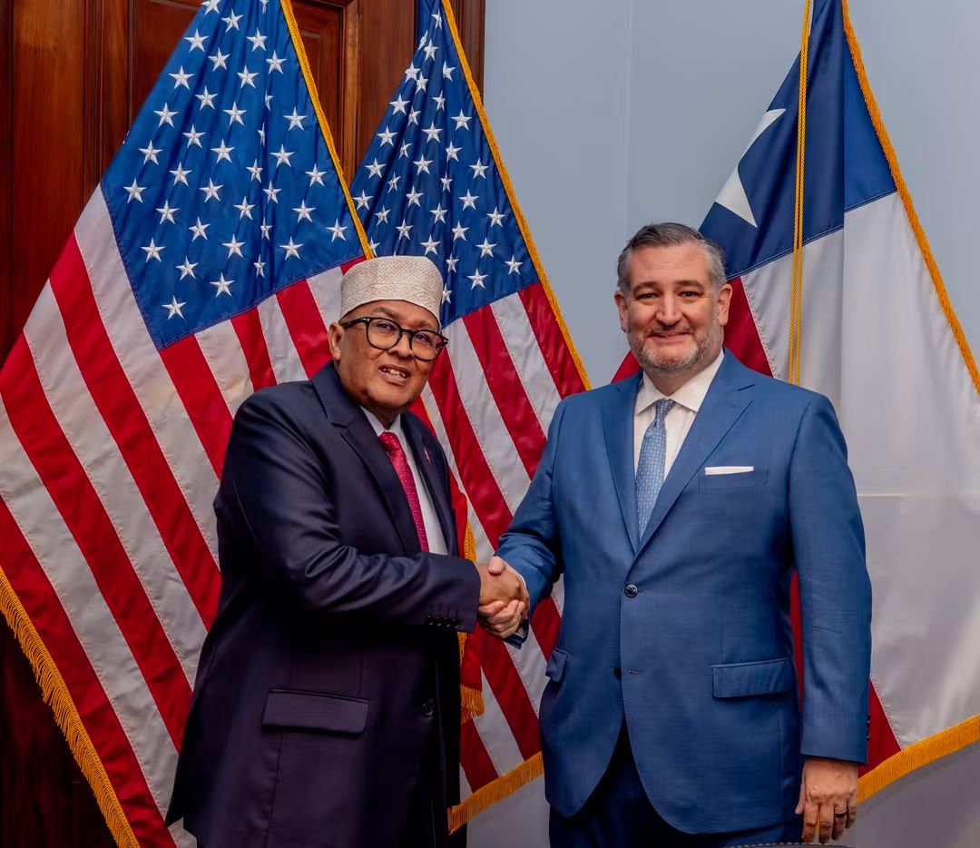 Presidencysl_'s tweet photo. H.E. President @AbdirahmanIrro met Senator @SenTedCruz on Capitol Hill to advance Somaliland–U.S. ties, international recognition, security, and regional stability.

The meeting highlighted shared interests, with President Irro thanking Senator Cruz for his continued engagement. https://t.co/hqQCRWVR5P