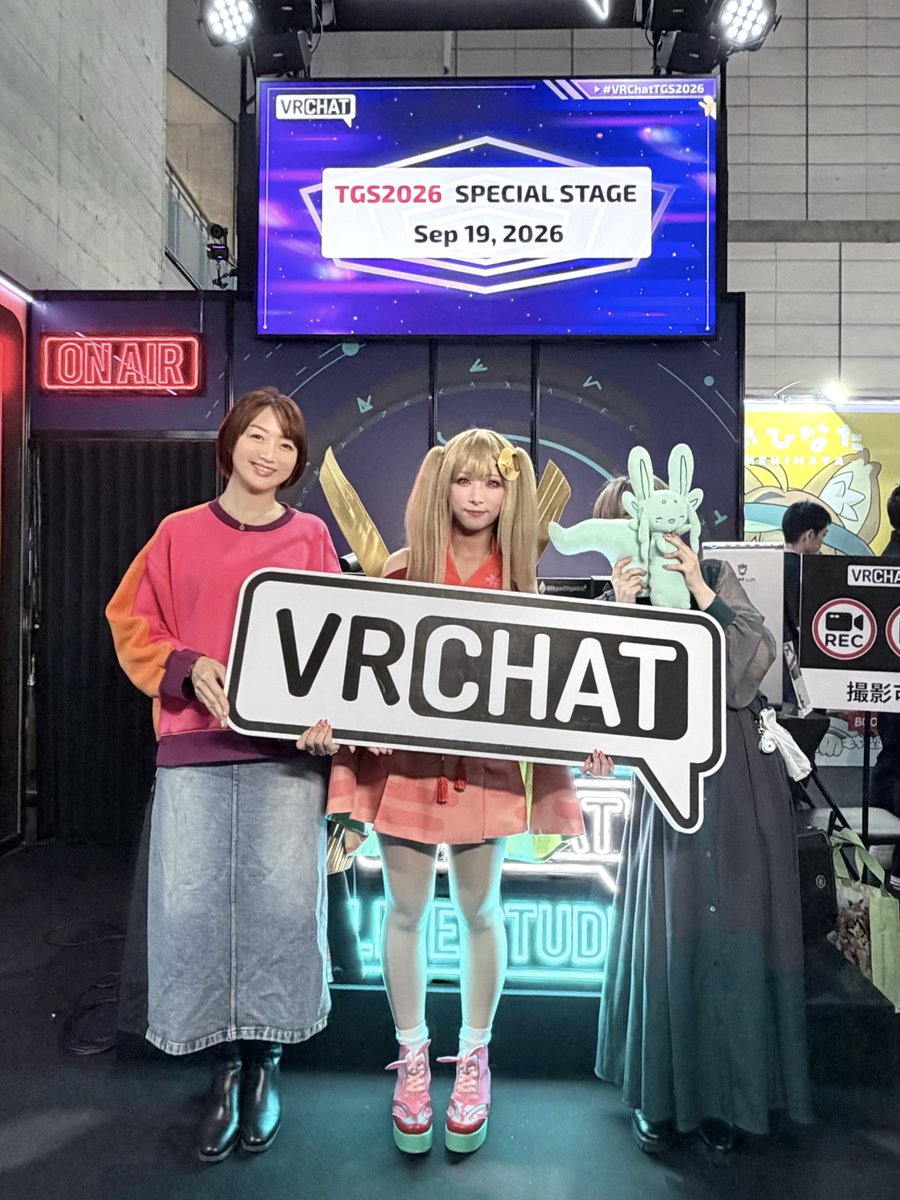 AyuO419's tweet photo. TGSに、かぐやが舞い降りた❤️
めちゃくちゃかわいい✨

VRChatブースで明日も13:45から超かぐや姫ステージあるから遊びに来てね✨

配信もあるよ！！
明日も私と @kotora_aqbi 胡虎あくびちゃんで進行するよ👍
#VRChat #超かぐや姫 https://t.co/ktNm3KpreY