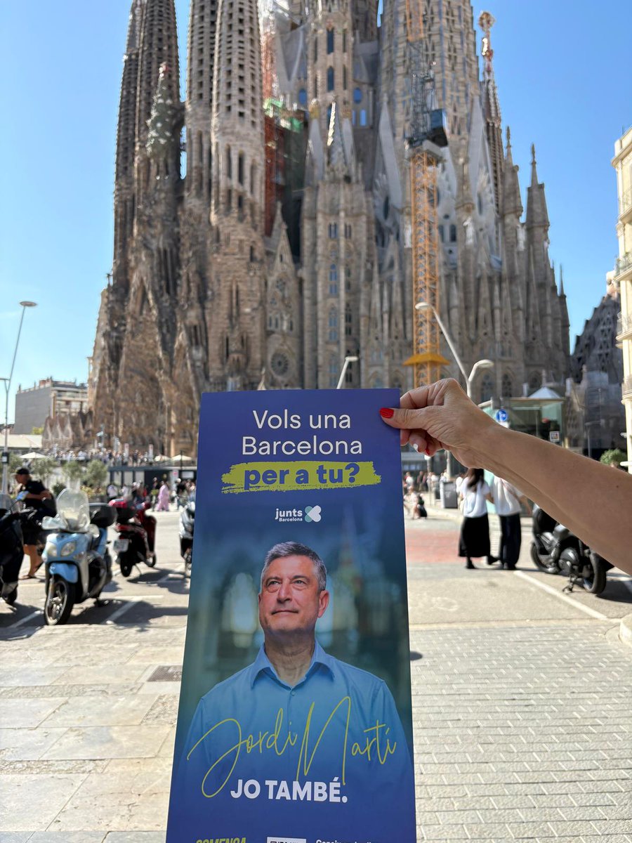 JxCatEixample's tweet photo. L'equip de l'Eixample de @junts_bcn hem sortit avui a encartellar i embustiar els nostres barris per donar a conèixer la nova imatge del grup i el candidat @jmartigalbis de cara a les eleccions municipals del maig de 2027.

💪Estem a punt pel canvi! #començaelpartit https://t.co/ifU6SQ0RY6