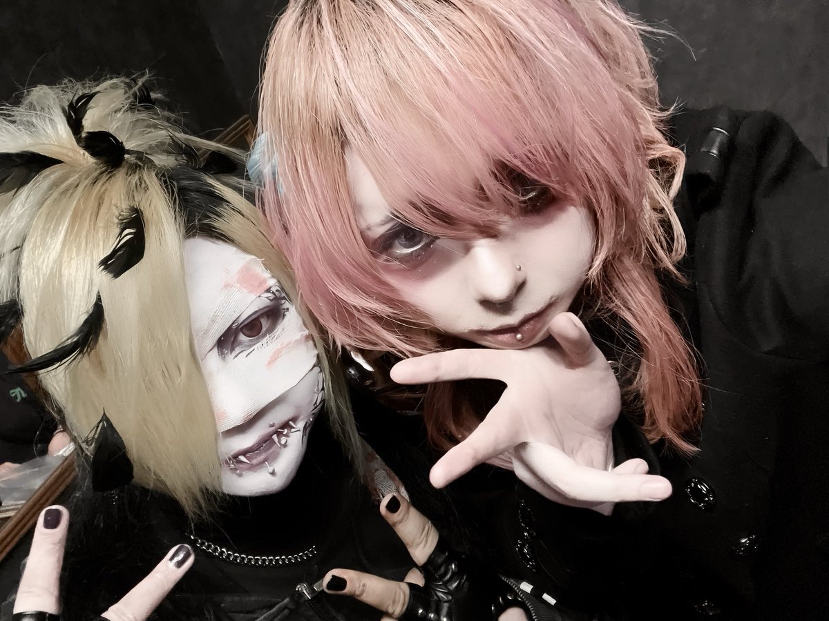 aknm_hinachi's tweet photo. 深宵と雛ち https://t.co/SdDwiFi7UX