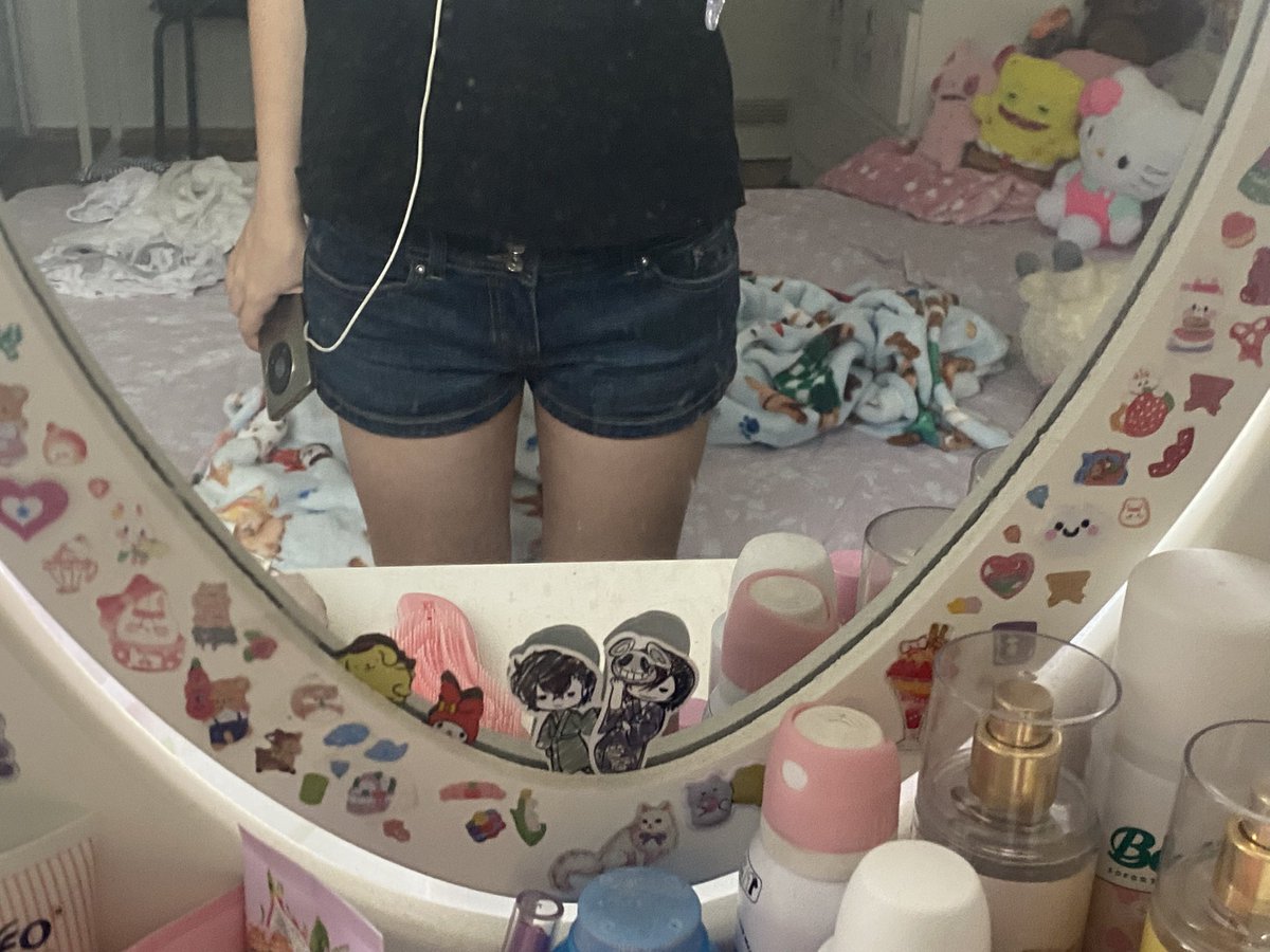gur0_angel's tweet photo. I miss my thigh gap so much fuck the person who invented junk food https://t.co/MTUpOKsu8h