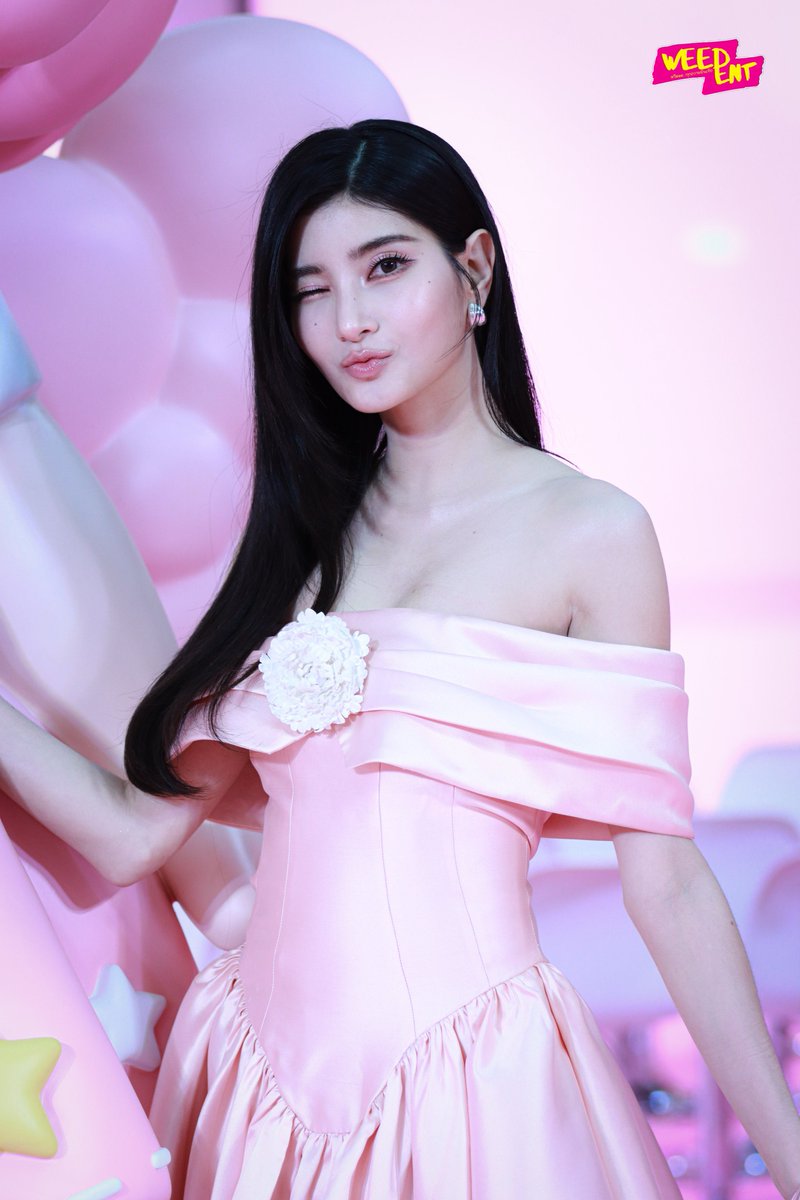 mvblez's tweet photo. PINK PRINCESS 💖

BLEJIE AT NAREE 10 YEARS
#Blejie #NareexBleJie
#Mable_Siriwalee
#naree #nareemakeup #Naree10thAnniversary #NareeShineInEveryMomentEvent https://t.co/FDMheXOWwa