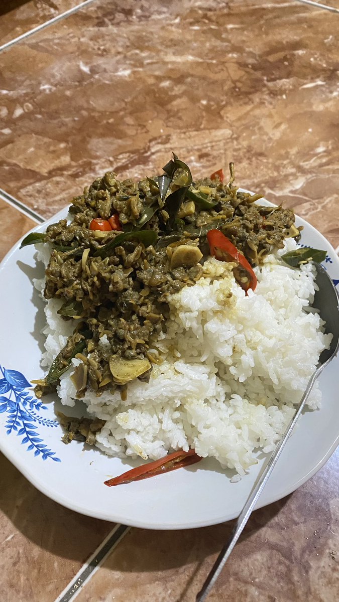 urguiltyplsure's tweet photo. eh tp jujur masak tuh salah satu insecure terbesar aku, dulu aku punya temen yg bener2 kek irt bisa masak dll. meanwhile aku yg dr sebelum lulus taunya cmn beberes sm cari uang tu gabisa masak sampe ak pernah bilang ke dia "aku bisa ga ya jd kek km cit"😭🙏🏻 https://t.co/EdnZm70aeU