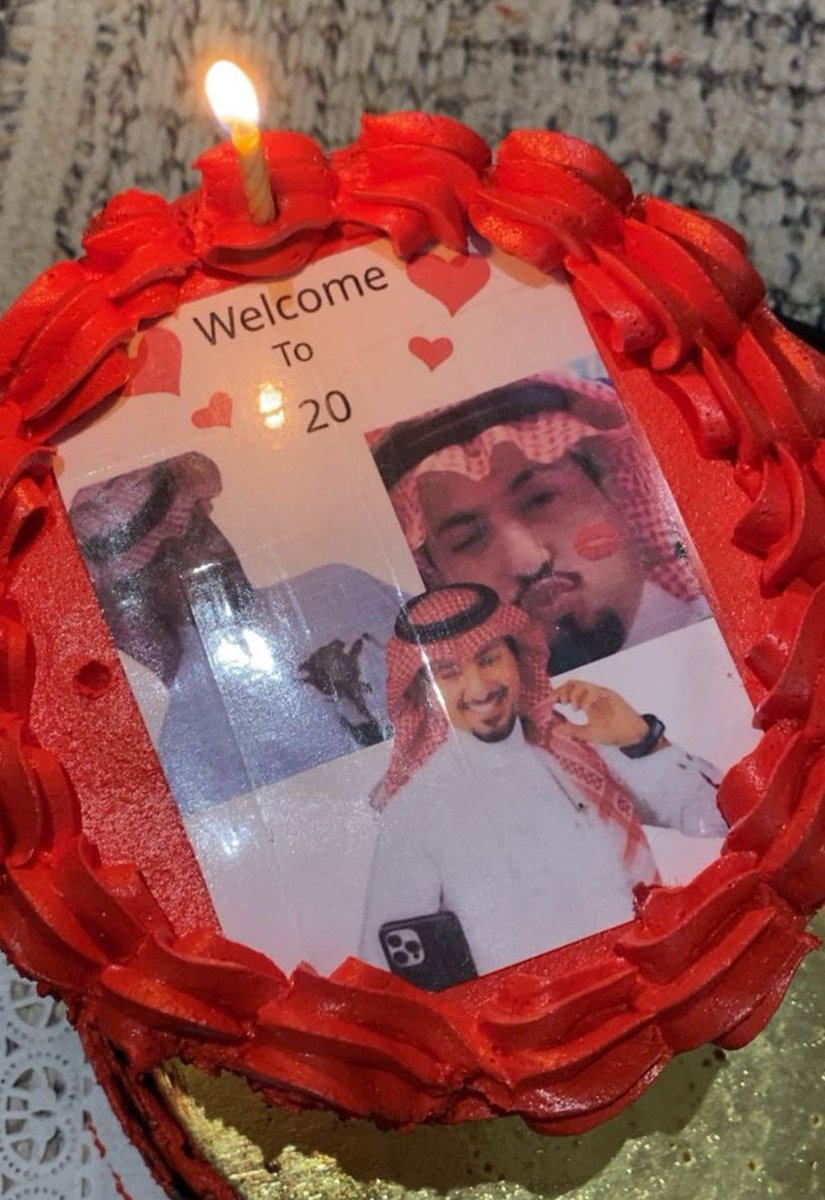 Whd4jd's tweet photo. كيكة عيد ميلادي الي صحباتي بلكوني بعدها 🥰🌹😘😍 https://t.co/eY4SR2rT7V