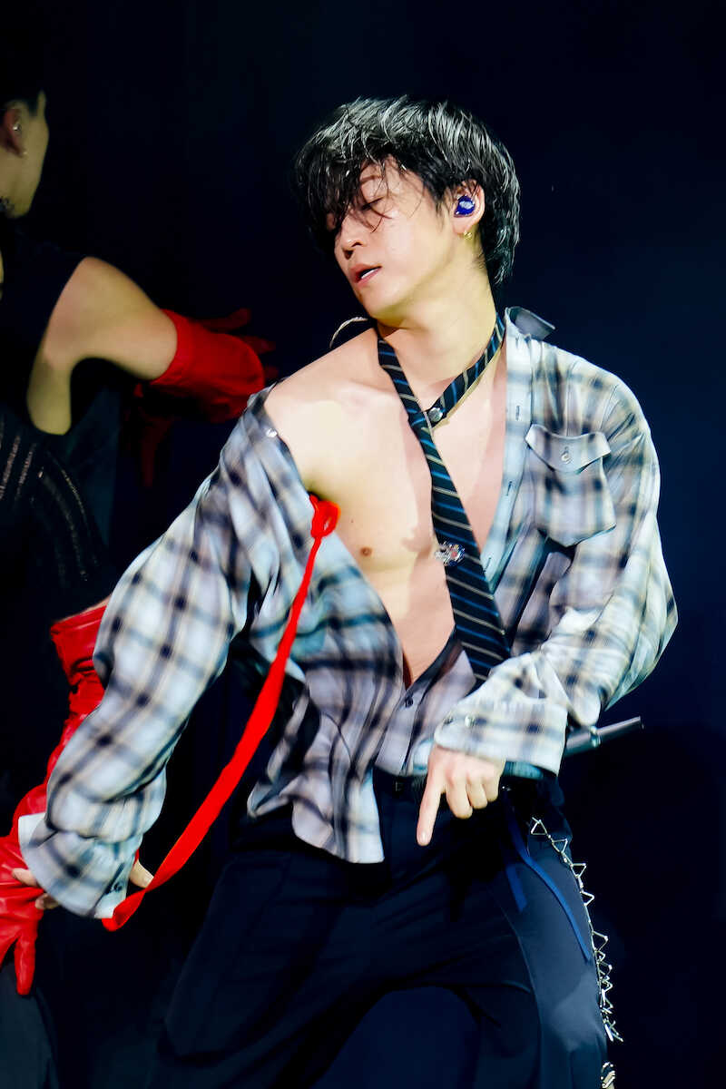 topicool_jp's tweet photo. 【トピクル】

亀梨和也、セクシーなソファダンスからウサギ耳ダンスまで披露！ソロツアー最終日

ソファの上でセクシーに踊ったかと思えば、キュートなダンスをファンと一緒に楽しんだ亀梨さん。7000人の観客を魅了しました

▼記事はこちら▼
🔗https://t.co/bVstHpiH58

＃亀梨和也 https://t.co/VndvqBWh2d