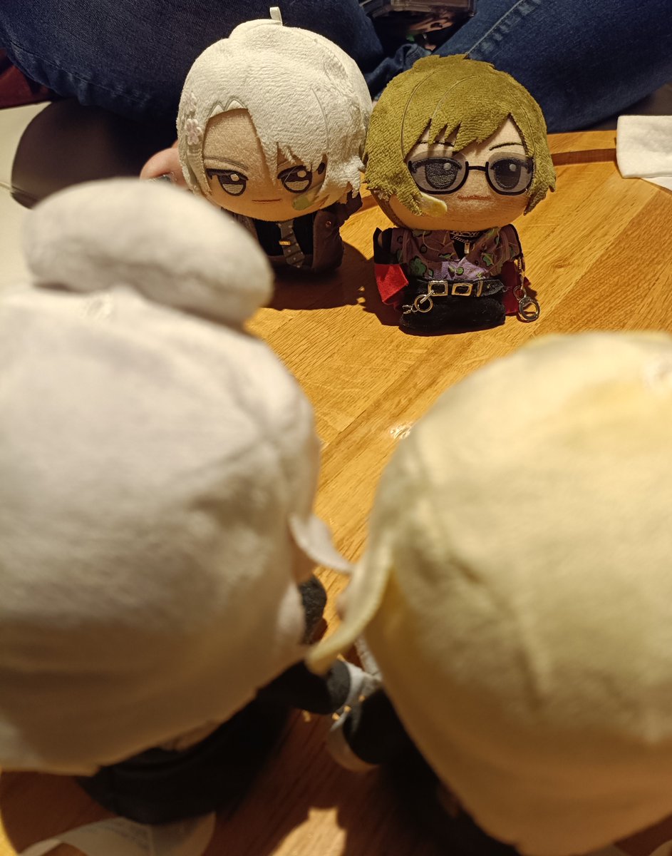 ebi_dcst's tweet photo. 異文化交流。(会社の同僚ちゃんとご飯)
こちら🇺🇸の元独裁者(36)とその幼なじみの元特殊部隊隊長(31)です。
よろしくお願いします。 https://t.co/w3sVQJyRM0