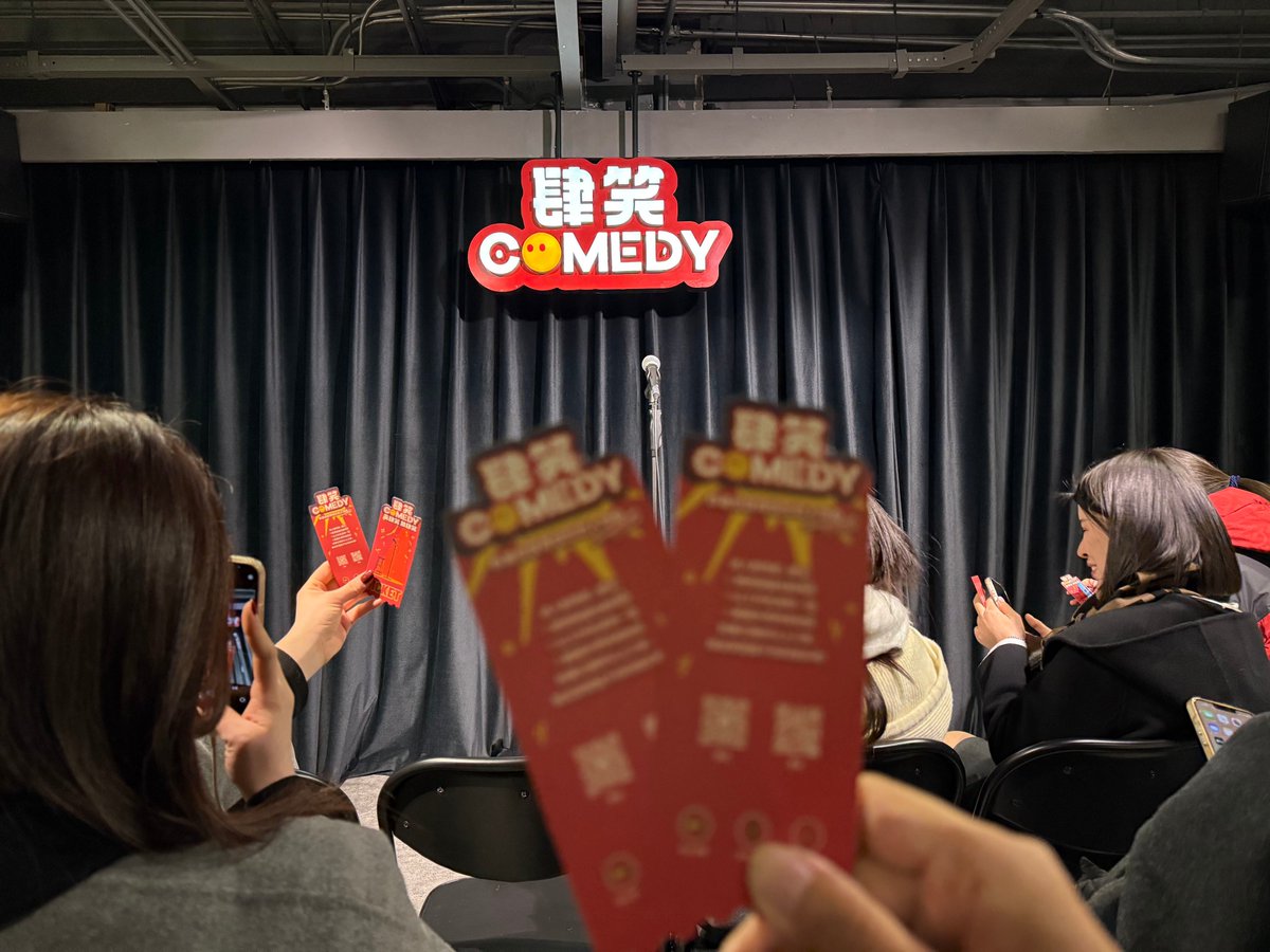 camiz487294's tweet photo. Just bombed my stand-up set so hard, a guy in the back yelled “GO BACK TO SEARS!” Guess my next gig’s at the laundromat.  #ComedyLife， https://t.co/4kcA3P0TIm