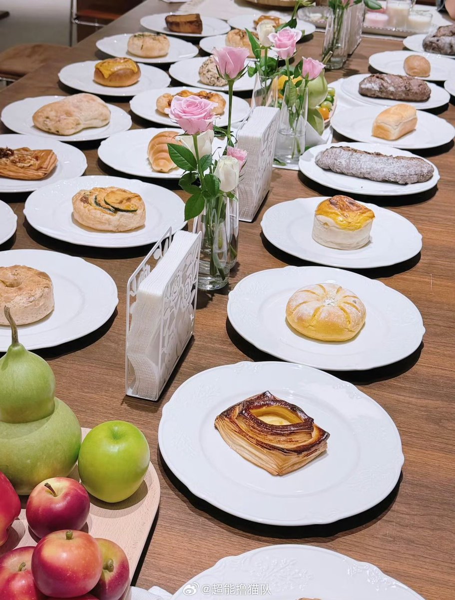 xoxo_rooosy's tweet photo. This dessert shop is heaven 💭
#ZhaoLusi
#RooosyTime https://t.co/59R0iz5AaN