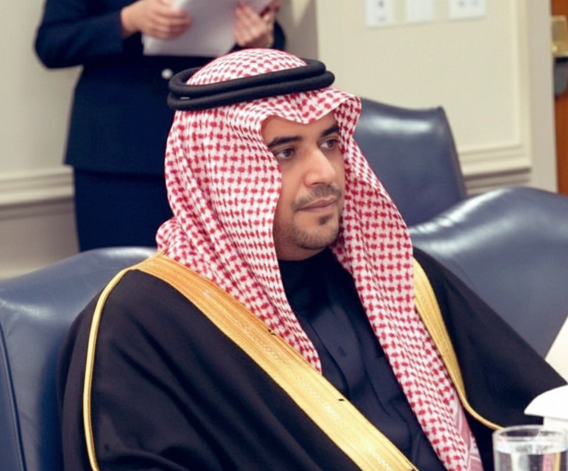 NSBinHammad's tweet photo. سيشهد التاريخ لهذا الرجل أنه خدم دولته وقيادته بتفانٍ وإخلاص، وأنه جابه مشاريع إعلامية متعددة للنيل من دولته واستطاع - بفضل الله - أن يحطمها، سيشهد له التاريخ أنه كشف أضغان الحاقدين على بلاده وقادتها وهم من كانوا يدّعون محبتها، وسيشهد أنه دعم ومكن شباب وطنه في مجالات متعددة فلطالما كان يغرد عبر حسابه عن اعتزازه وفخره بالشباب السعودي وإمكاناتهم وشغفهم. 

ومثل #سعود_القحطاني يستحق لقب رجل الدولة بجدارة.

حملات قادوها بحقد وغشامه ** وإعلامهم كله على سعود محشود 

يبون كسر سعود وإلا انهزامه ** وأنا شبل قحطان شامخ كما الطود 

وأنا على حق وطريق استقامه ** وش ذنبي إلا أني عن بلادي أذود 

من لا كرب من شان داره حزامه ** ما هو من عداد الرياجيل معدود