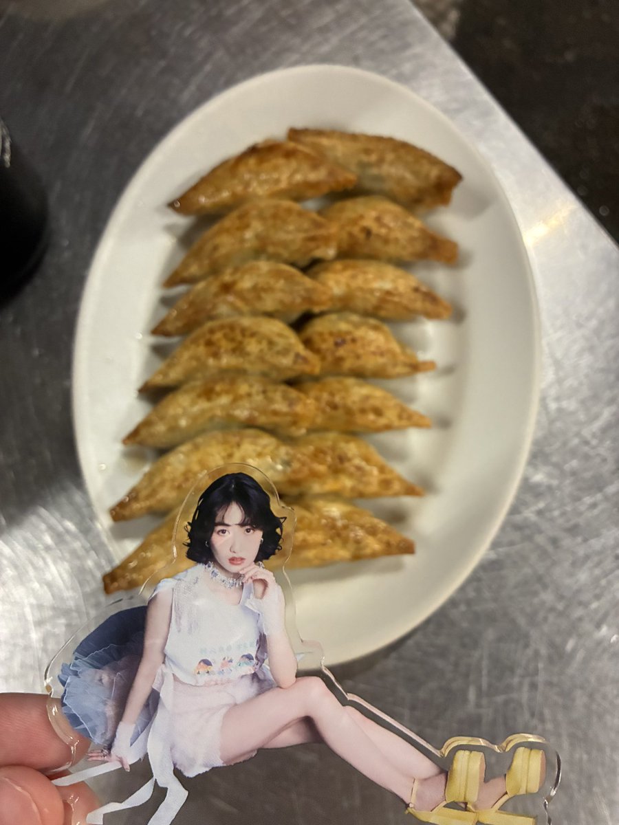 harukaaaa1027's tweet photo. 平山建設終わってしまったー！卒業して久しぶりの地方現場！楽しかった！
ハルちゃんが楽しそうに舞台で演技をしているのが久しぶりに見れて良かった。
もっと人生たのしんで！工藤遥！
この度舞台平山建設の主演に抜擢頂きありがとうございました。またご縁がありますように。#平山建設 https://t.co/yf63cYx9RX