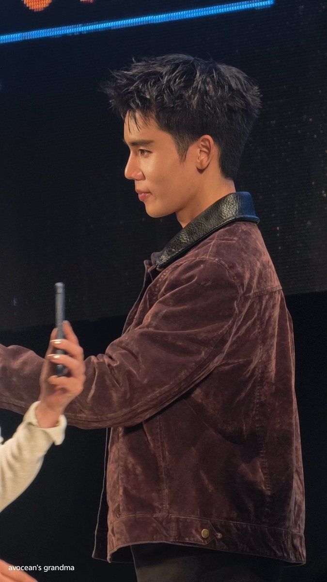 jimmumumumumu's tweet photo. hi touch with jimmy with him intensely looking at your eyeballs every time 😂

JIMMYSEA DAISUKI DESU

#JimmySeaXFanday33inOSAKA
#jimmysea
#jimmyjp https://t.co/o3ND8iHZd0