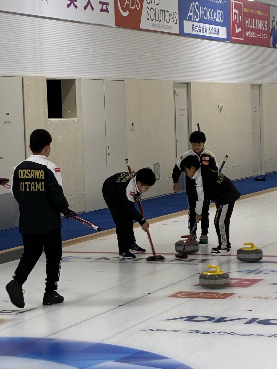 kitamiJrcurling's tweet photo. 北ガスグループオホーツクジュニアカップ2026
競技5
小学生の部
きたみJrカーリングくらぶU11  VS  アルジア
3-3で負けました。（LSDの結果）

きたみJrカーリングくらぶU-12  VS  HARYS
11-1で勝ちました。 https://t.co/gwYXgitkte