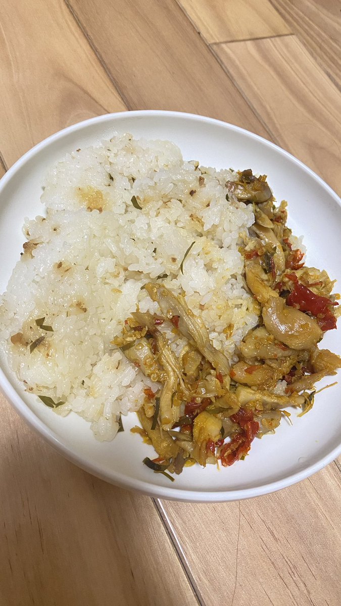 urguiltyplsure's tweet photo. meanwhile dulu pas ak di jepang:
emang bener bahan masakan di jepang sm indo tu beda bgt, kalo yg biasa masak psti pengen masak makanan indo, kl yg gabisa pasti kek aku, malah jd ngikut gaya hidup orang jepang🤣🤣 https://t.co/OhG6bMzcTo