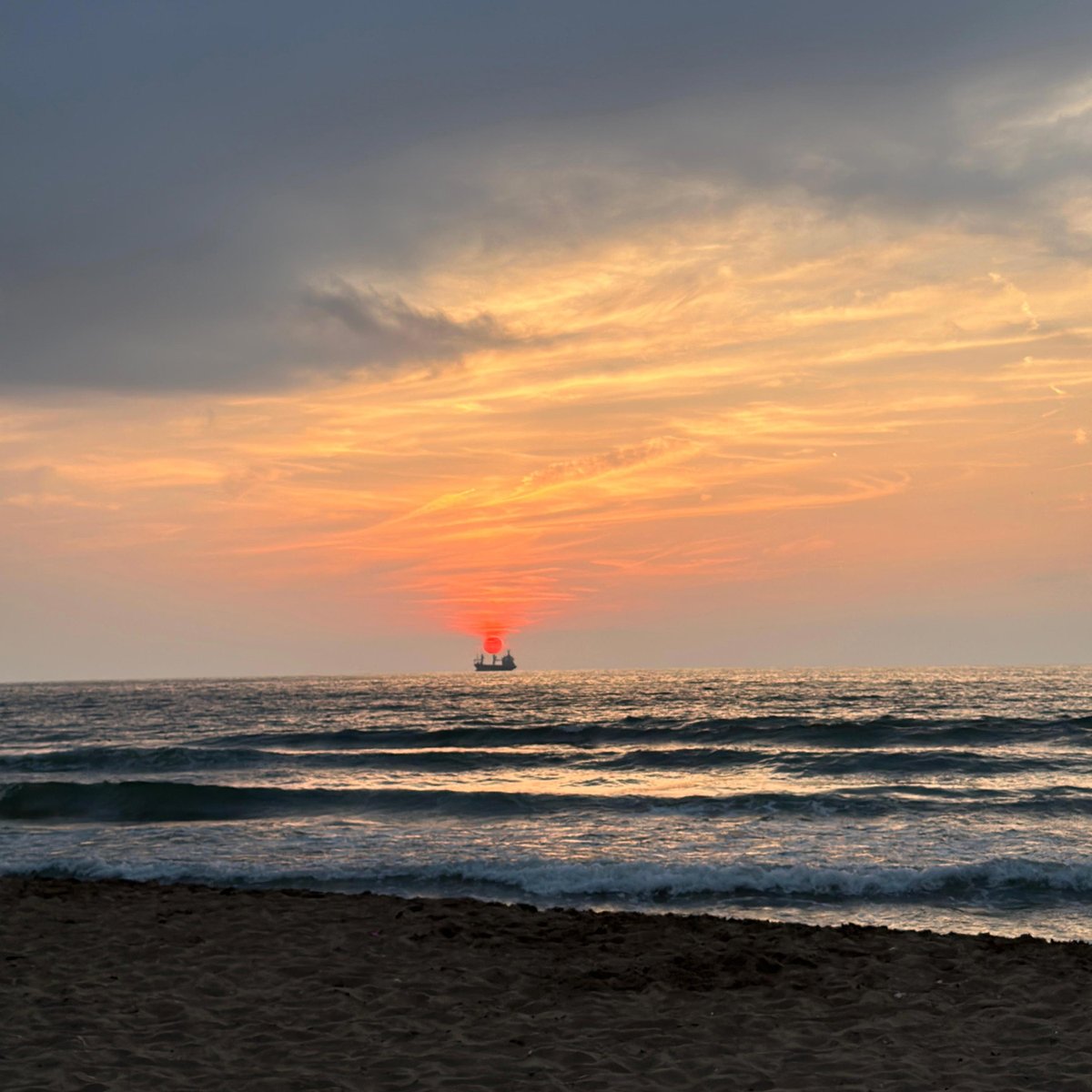 FlorettaScci's tweet photo. Esta canción me transporta a un atardecer junto al mar, con cada nota que acaricia el alma.， https://t.co/xmqFZvoWjb