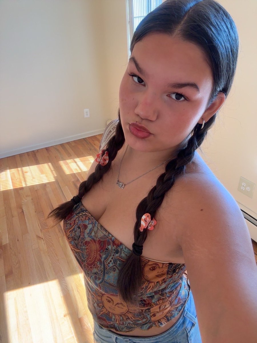 CarlLucas321's tweet photo. Followers slutty girlfriend submitted Giovanna 18 #wankchat #submission #irl #gf #girlfriend #wife https://t.co/Q1l7820Ejz