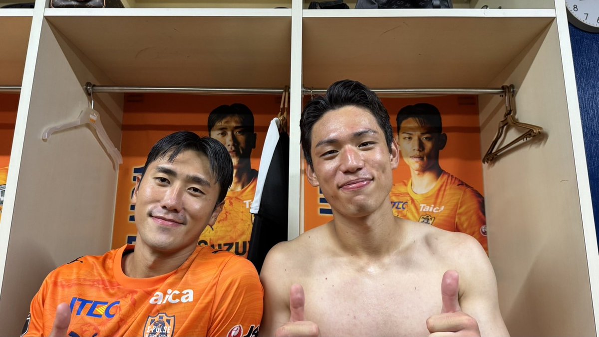 spulse_official's tweet photo. ▶ 📷𝗠𝗔𝗧𝗖𝗛𝗗𝗔𝗬｜撮って出し𝙇𝙊𝘾𝙆𝙀𝙍 𝙍𝙊𝙊𝙈🔸🔶
試合後のロッカールームを撮って出し!!!!!📷
#spulse #ONEFAMILY #0919vs千葉 https://t.co/8y7DoAsKmI