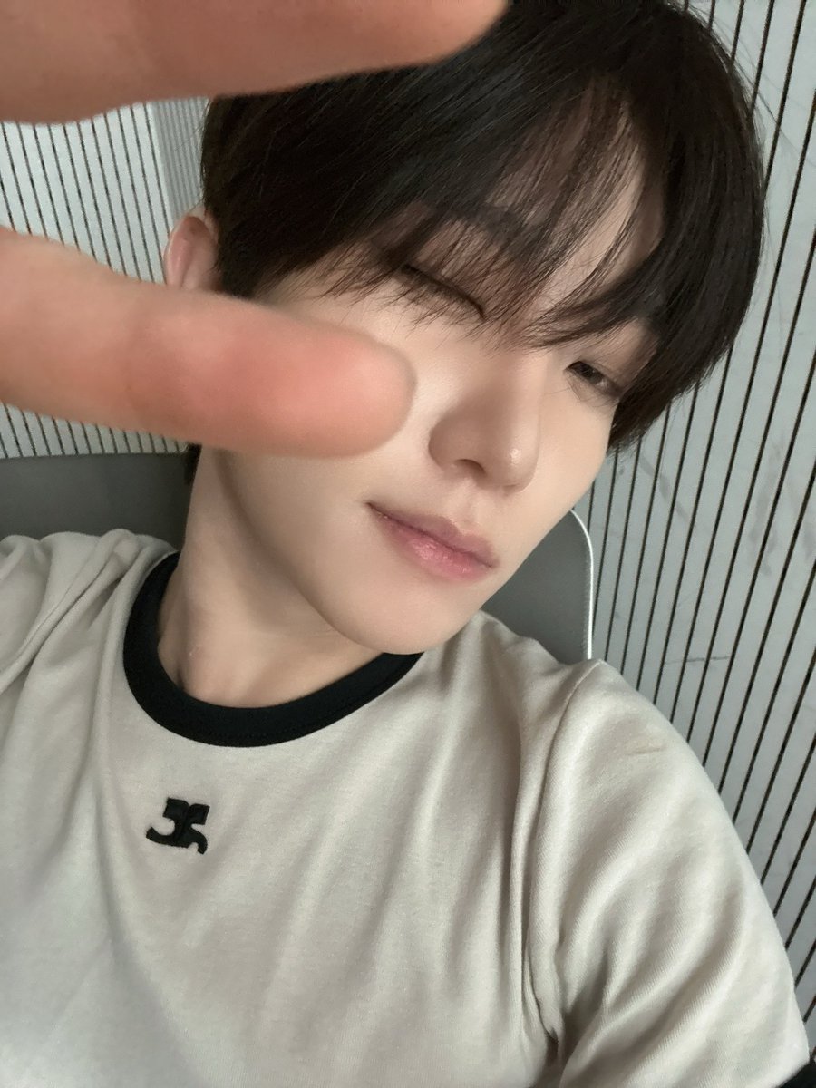 TNX_twt's tweet photo. 주말🖤

#TNX #티엔엑스
#오성준 #SUNGJUN https://t.co/CQ3BgItGlH