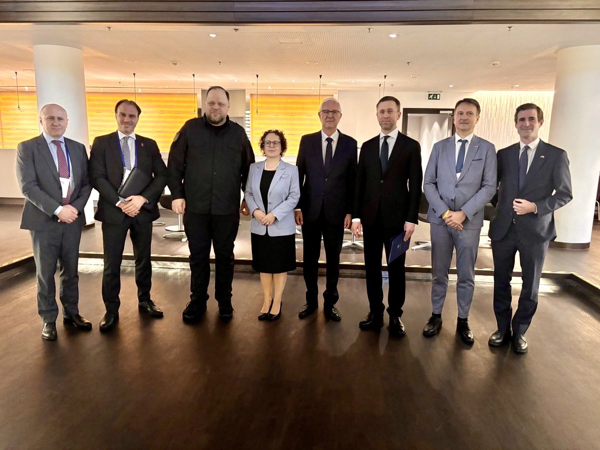 SenatCZ's tweet photo. Místopředseda @jiridrahos1 na summitu na Ukrajině: Karpatská osmička je další podporou Ukrajině i příležitostí pro spolupráci. 🇨🇿🇺🇦

Čtěte více → https://t.co/B6WDVGGPLb https://t.co/5Rshow0e7M