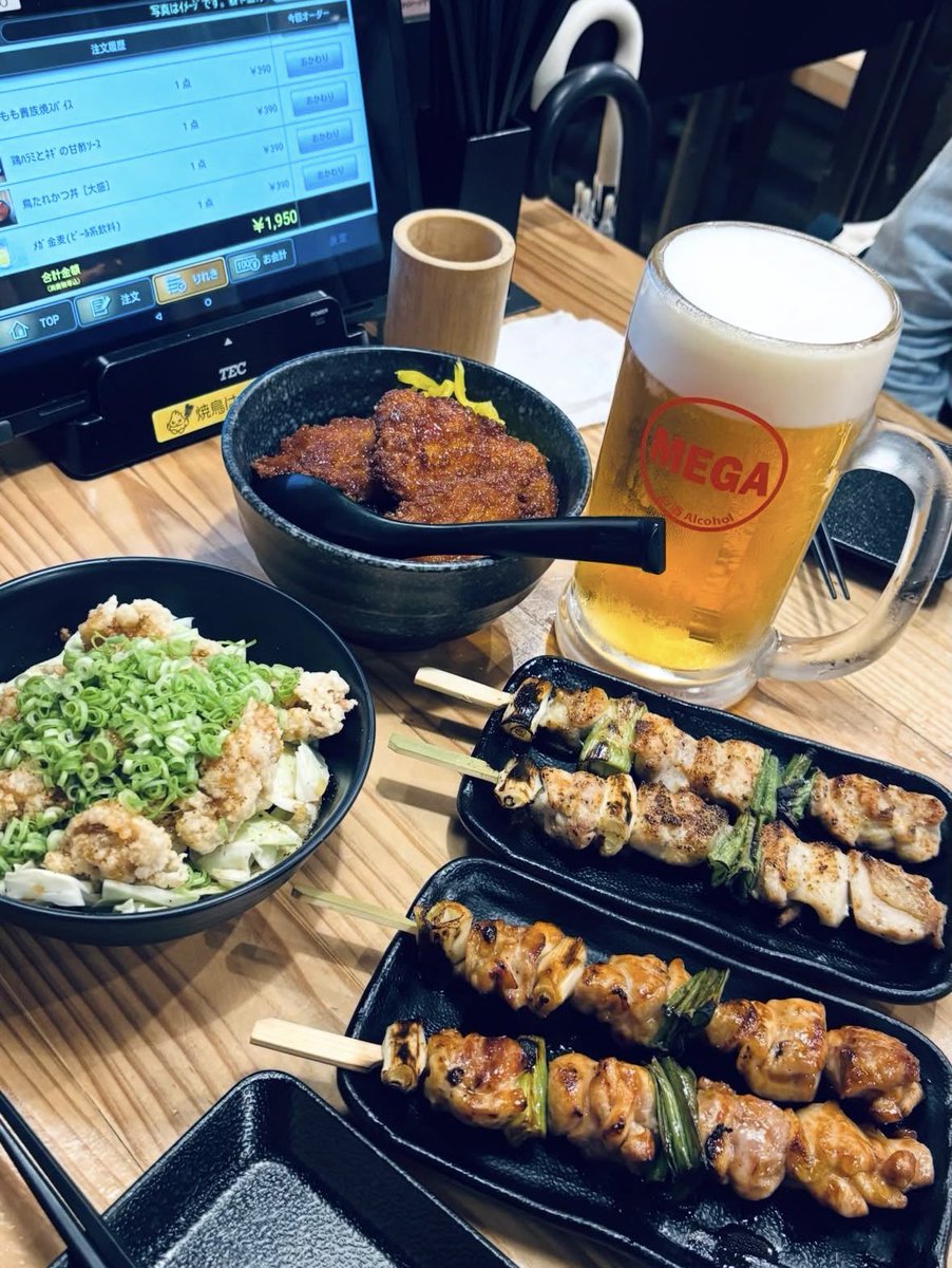 _sabuaka_02's tweet photo. ハイカロリー過ぎて無理ー。
わたしはとても眠たいです🥱
誘った本人は隣で今にも寝そうですが貴方の彼氏と話すことは何もないよ？？？ https://t.co/xUR1fEZndn