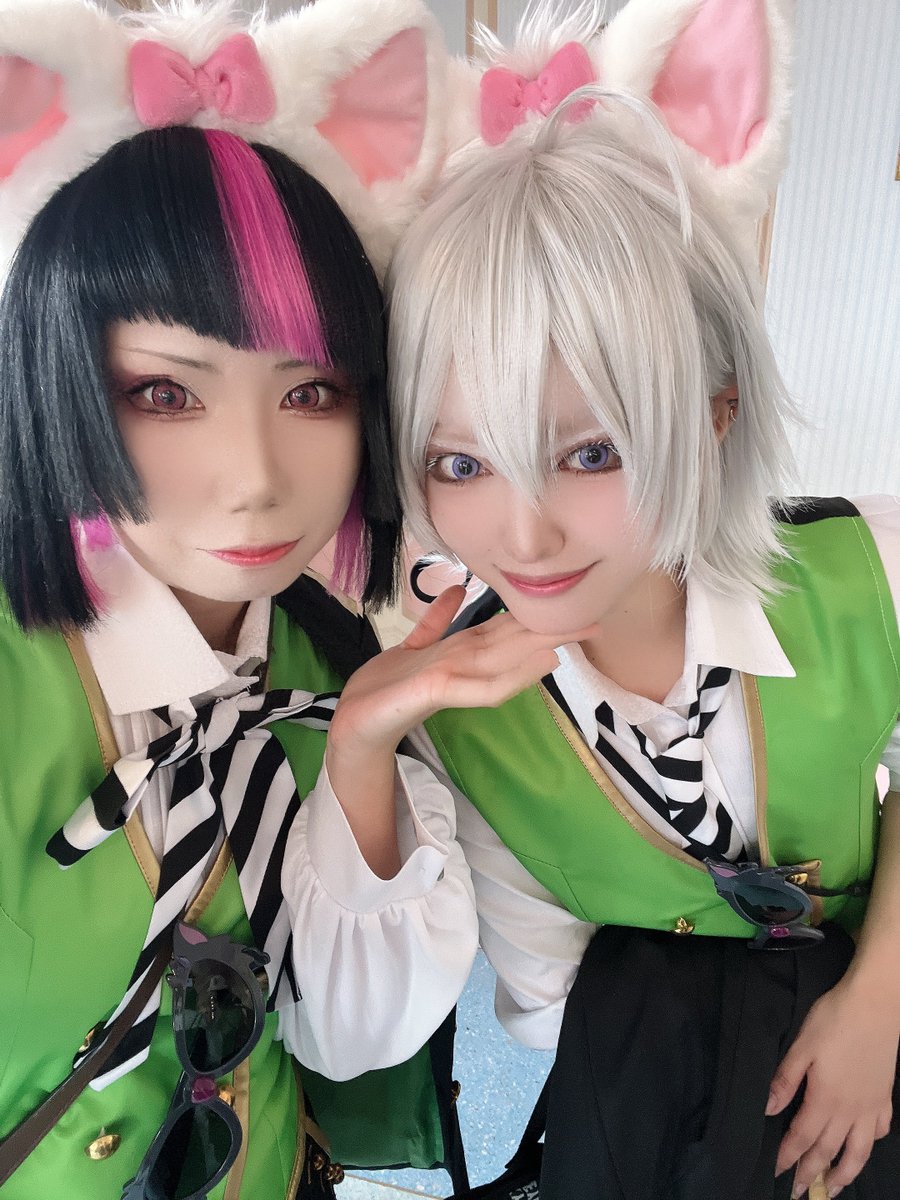 uni_r1nr1mes2's tweet photo. 🦇「シルバーこれにしよう‼️可愛いじゃろ‼️
ネコチャンじゃ( ΦωΦ )❤️❤️❤️
わしにピッタリじゃろう‼️
愛らしい息子にもマッチしておる‼️最高じゃ‼️」
⚔️「はい、親父殿(よく分かっていない)」

シルバー⚔️ @kokomadagascar
リリア🦇ねむる
リリアウィグ✂️@non31k9cs

#Dハロ仮装2026 #Dハロツイステ仮装 https://t.co/Ha3E0fVKB8