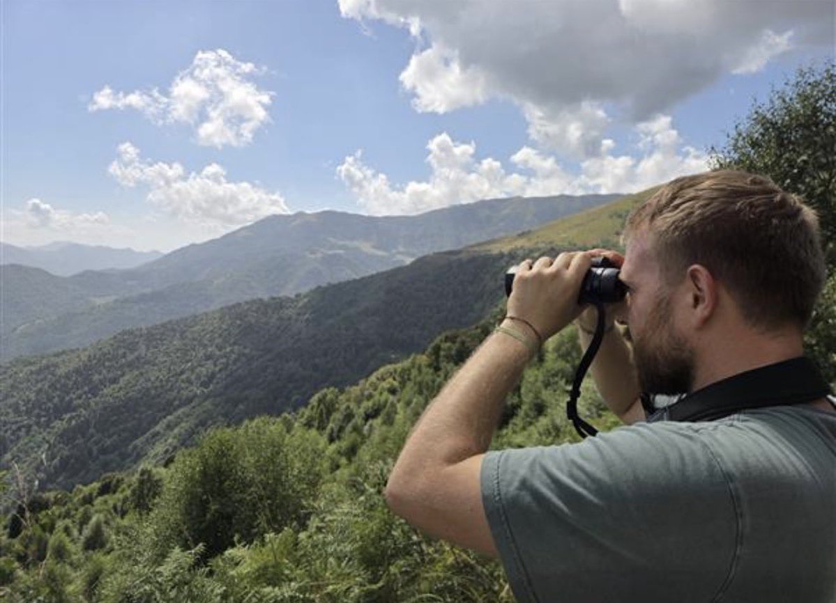 CABS_REPORTS's tweet photo. Big win for migratory birds in the Italian Alps!

Working with local authorities, CABS teams caught 9 poachers and removed 560+ illegal traps, 19 nets &amp; 3 decoys between Lake Iseo and Lake Garda.

Marking our best late-summer result in the area yet ! https://t.co/mgDMeUhDbr