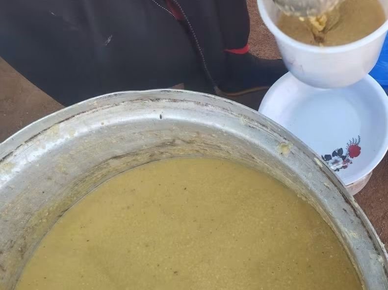 ThomaSerenaBH's tweet photo. 🚨 MARKET CRASH EMERGENCY: The Sudanese currency just plummeted to an all-time low. Prices for bulk food ingredients are skyrocketing overnight.
Look at today’s photos—the kitchen is open and working, but our money is losing value by the hour. We have to reach our goals fast before we are entirely priced out of buying next month's food.
Every €10 or €50 push right now buys bulk supplies before prices jump higher. Please bookmark, repost, and help us protect this kitchen!
Links in first reply 👇 #SudanCrisis