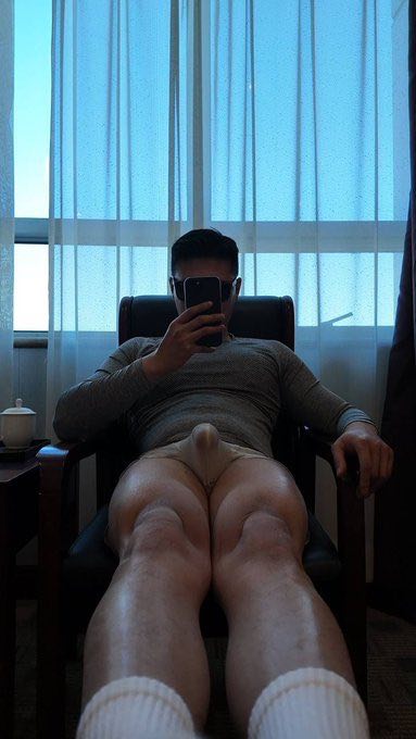 Athingymajigg's tweet photo. 说说你第一眼看到的是什么？
#正装 https://t.co/CFfGOzLPiA