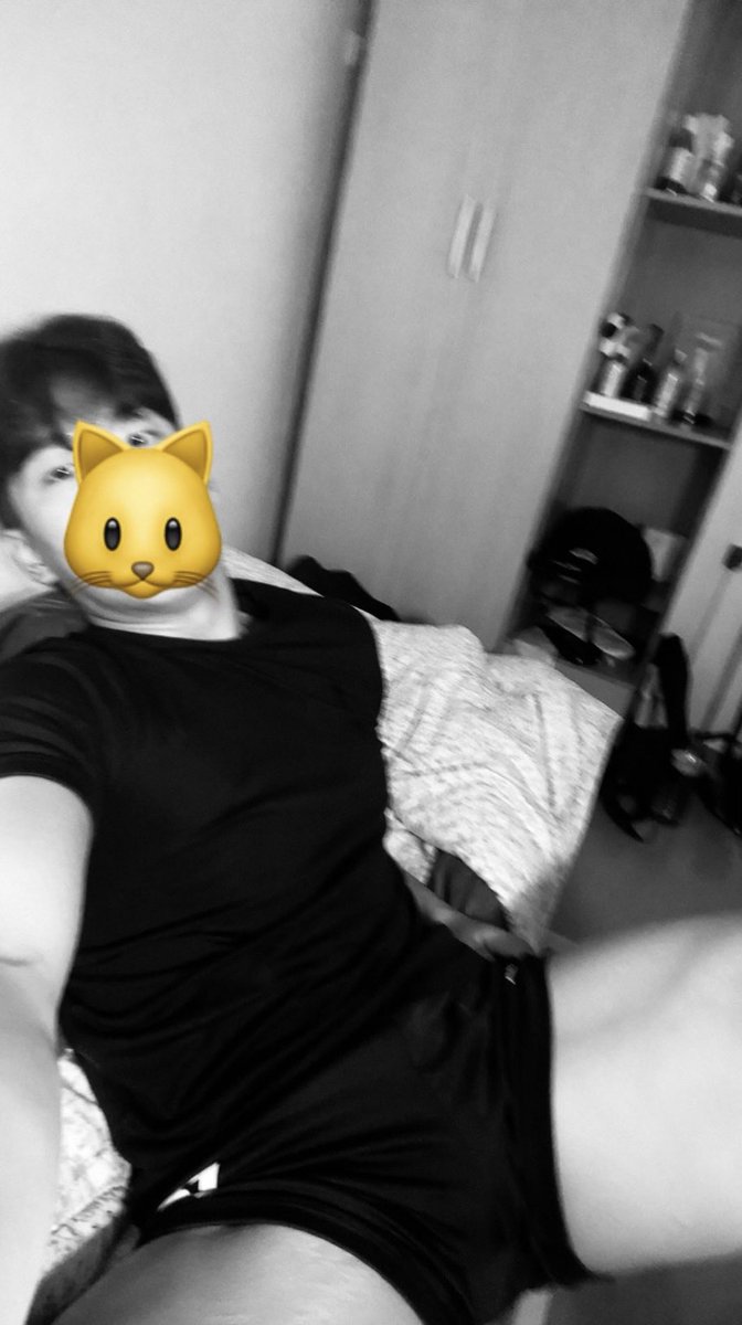 vlngv08's tweet photo. 자지 보���줄 걸레 디엠 https://t.co/FggOnQiwdX