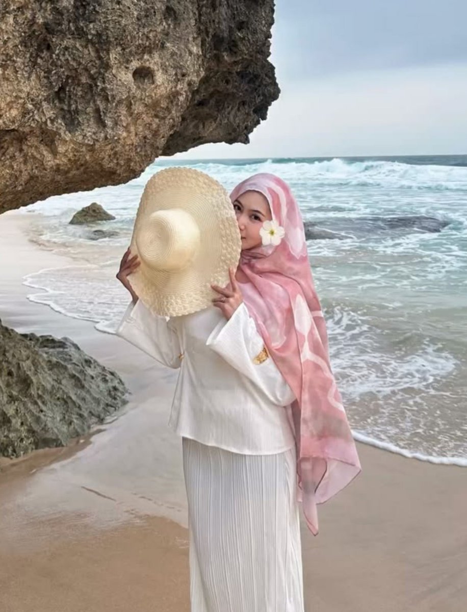 aisyaaranii's tweet photo. Cantik banget pashminanya, warna pink soft emg selalu jdi favorit 💗 https://t.co/l91UkvHSWU