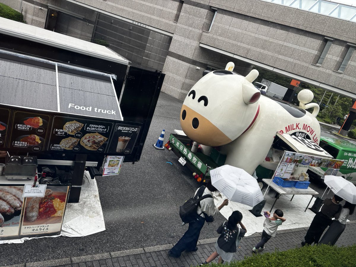 hide_loopcube's tweet photo. AM10:30からという条件付きだけどビジネスデーのブラックパスよりもインフルエンサーよりも優遇入場できる方法はあまり知られてないけど知ってても難易度高い #ファミリーゲームパーク2026 からの #TGS2026 への親子入場でinしました本日！こっちからだとフードコートも選び放題！ https://t.co/zPZu1f1odH