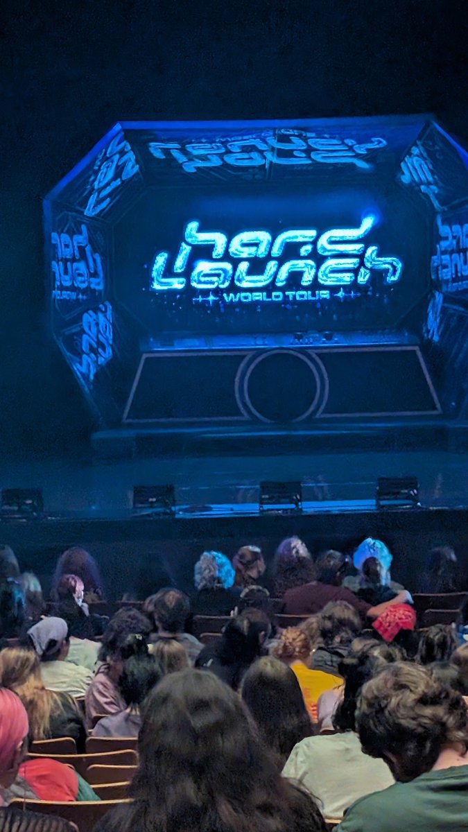 _ReeSes_POOFFS's tweet photo. HARD LAUNCH PHANCOUVER!!!!!! 
#HARDLAUNCH #DANANDPHIL #HARDMONDAY 

@danielhowell @AmazingPhil https://t.co/XajwyBTgh1