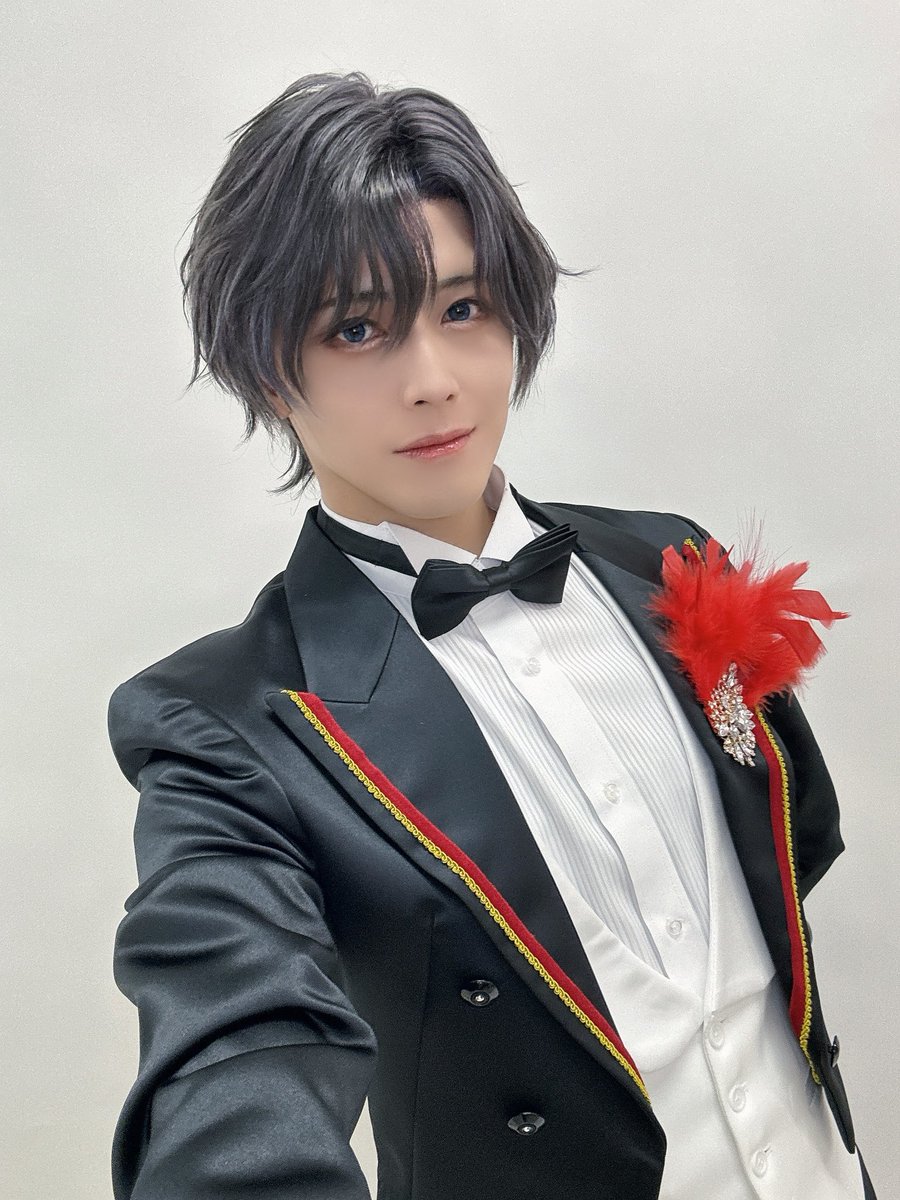 Mick3109's tweet photo. 舞台『スタンドマイヒーローズ』1周年記念イベント

特別な装いで
素敵に撮影していただきました☺️

イベント当日はこちらの衣装で
皆さんのことをお待ちしています

お会い出来ることを
楽しみにしていますね💐

#スタマイ #スタマイステ #舞台スタマイ https://t.co/1R6kB55SHq