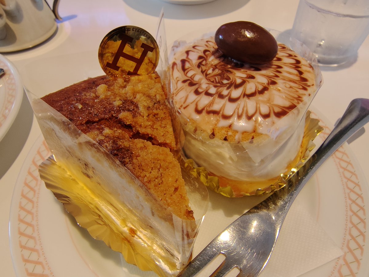 corumn's tweet photo. ビリヤニとダブルケーキセット(一人前)
茶色い😆
沢蟹は重そうでした🦀 https://t.co/3dJLQLknaR
