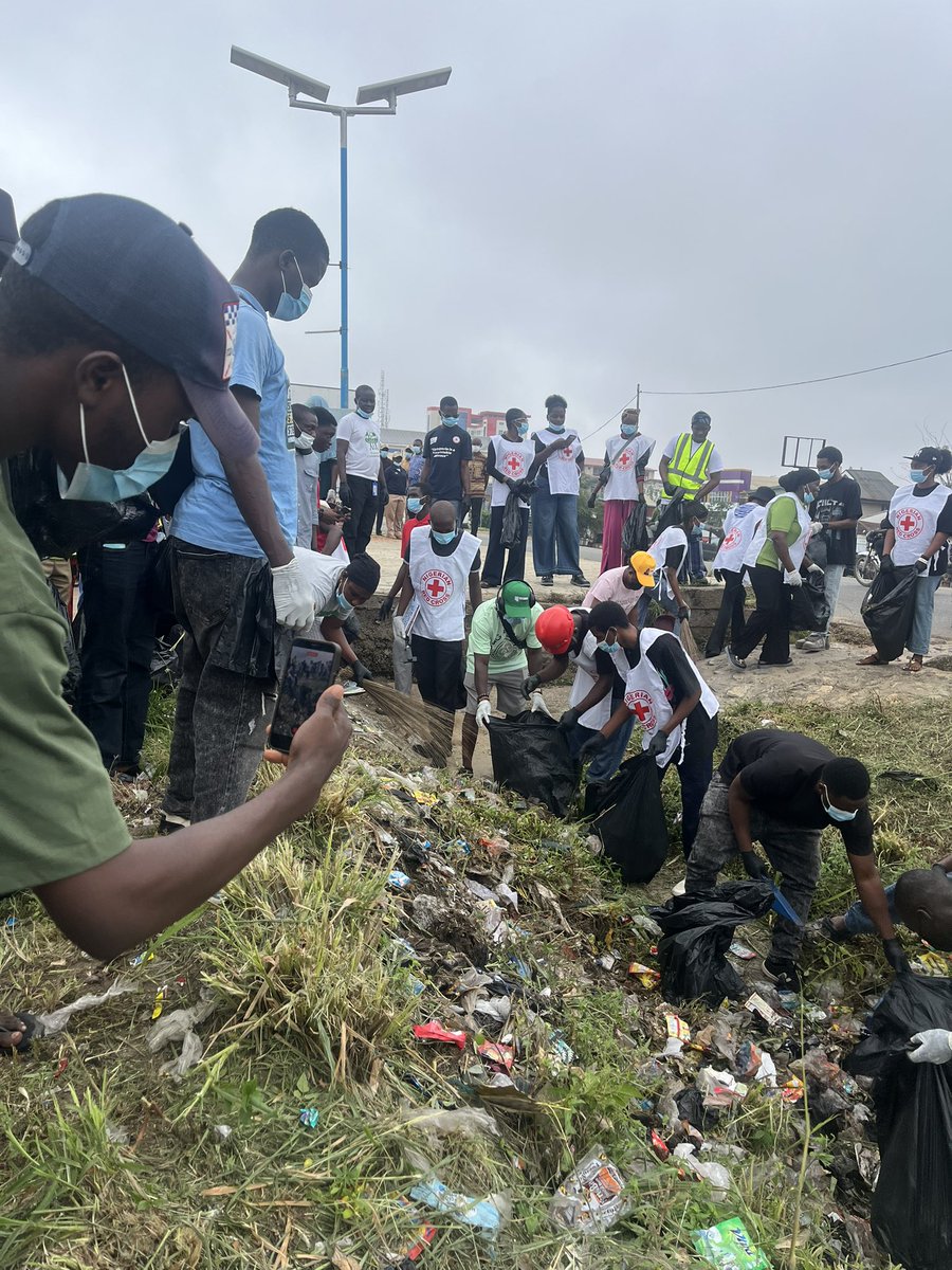 Nakeltony's tweet photo. The movement is on the ground!
From clean-up to environmental awareness, we are taking action.
#CleanOsogbo #GreenOsun #WorldCleanupDay https://t.co/oWiP8fIMlh