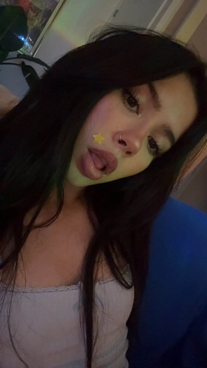 glowsavannahh's tweet photo. respectfully… can i sit on ur face 🫡 https://t.co/xaDt0VrXQ3
