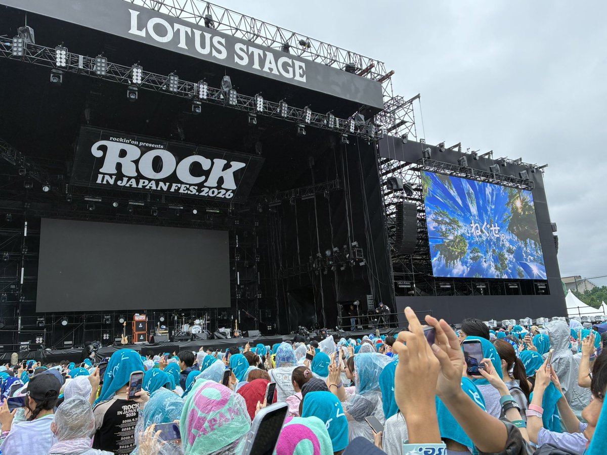 1CHANCE_FES_fc's tweet photo. [#RIJF2026] #ねぐせ。 - ライブ写真＆セトリ公開   
LOTUS STAGE 9/19(土)12:30～

01. 愛してみてよ減るもんじゃないし
02. アタシのドレス
03. あの娘の胸に飛びこんで！
04. 僕 love you
05. 日常革命
06. 織姫とBABY

セットリスト・ライブ配信
https://t.co/At0yCbdGOM

#ロッキン https://t.co/biSyYmA6bU