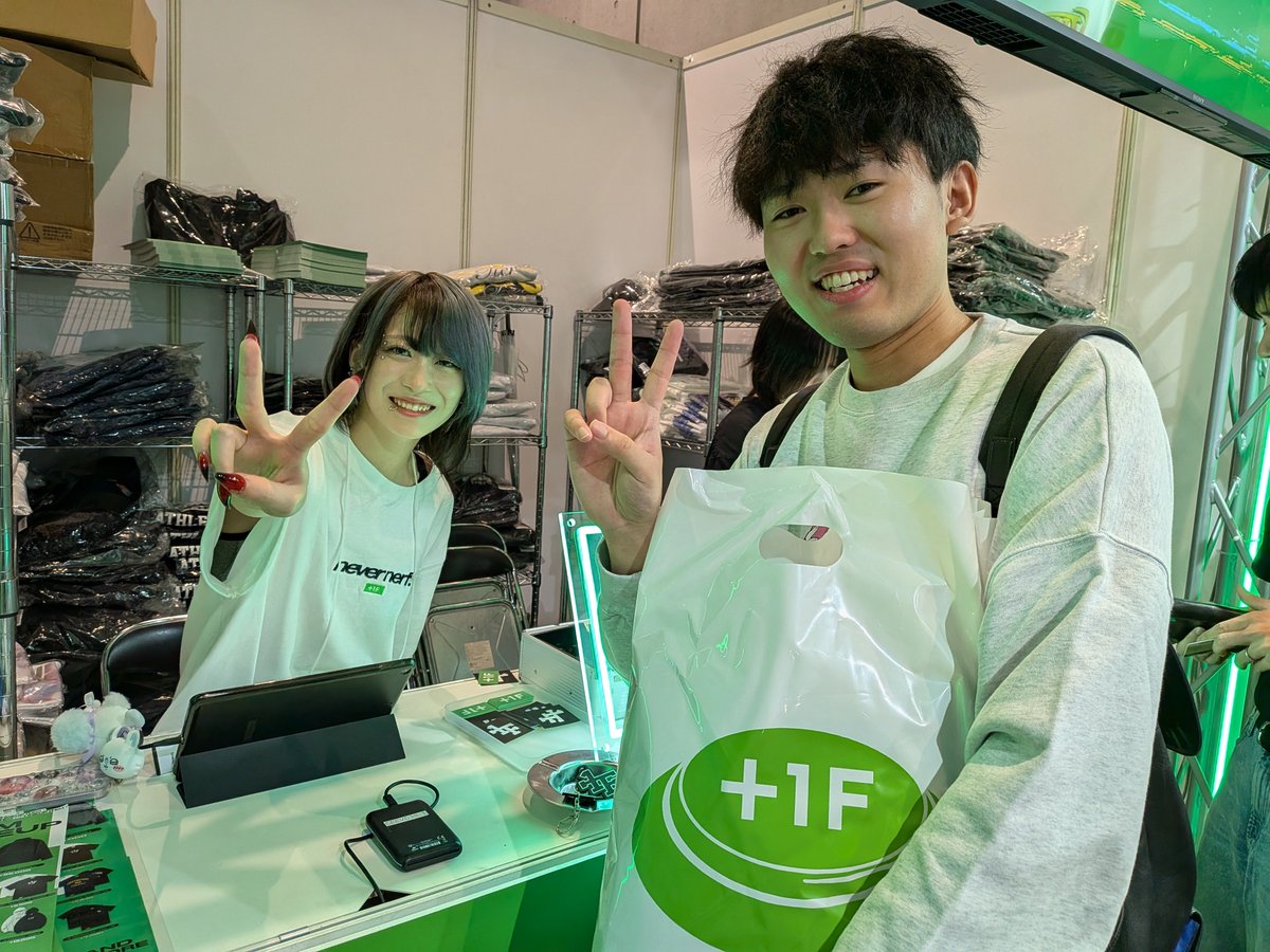 2BASSA_'s tweet photo. べてぃちゃんがアルバイトしてた！！
またまた服買っちゃった💸💸
まじでTGS楽しい！ https://t.co/wb9LOvcC2T