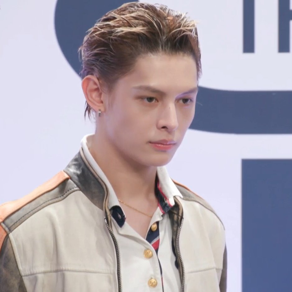 zhaoyufinesheyt's tweet photo. JAMES SLICK BACKKKKK!!!! https://t.co/QzZ0nv8KtS