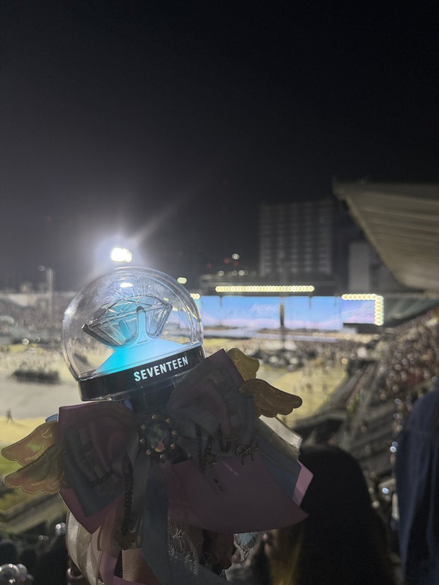abcde_fgggg's tweet photo. ตั้งแต่ไปคอนเซบมา ยังไม่มีคอนไหนที่ไม่ชอบเซ็ตลิสต์เลย คือสนุกตั้งแต่เพลงแรกยันเพลงสุดท้ายทุกคอน บางเพลงรู้สึกเฉย ๆ แต่พอได้ฟังในคอนคือที่สุดอะ ไม่มีที่จะไม่คุ้มค่าบัตร คอน3ชั่วโมงยัน3ชั่วโมงครึ่งตลอด เวลานี้คือเป็นสแตนดาร์ดของกะรัตไปและ ((จนนี่คิดว่าทุกวงเล่นยาวเท่านี้ด้วยซ้ำ😅)) https://t.co/zPakicxqw5